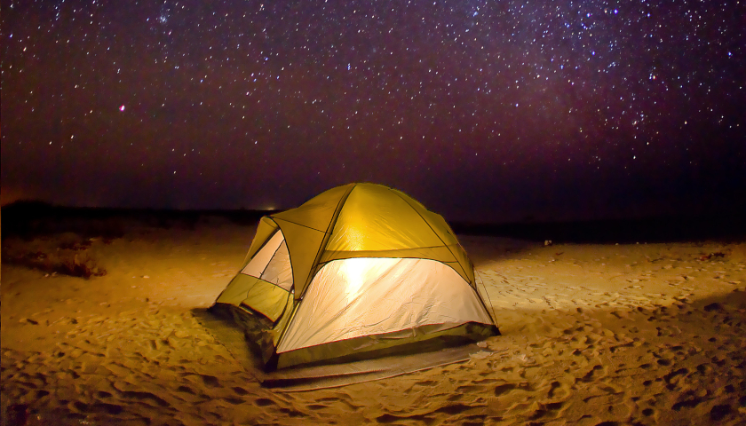 Acampando en el desierto. Foto cortesía © Ministry of Heritage & Tourism Sultanate of Oman